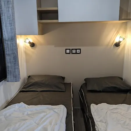Campsite Mobil 205 6 A 8 Personnes Gastes