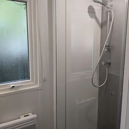 Mobil 205 6 A 8 Personnes Gastes