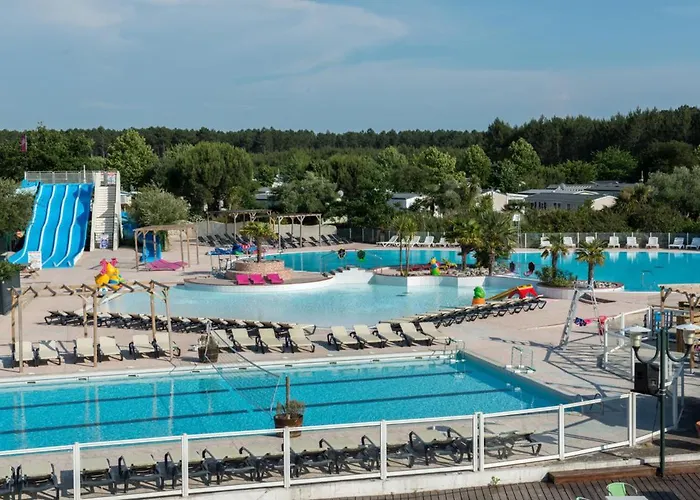 Mobil 205 6 A 8 Personnes Kemping Gastes